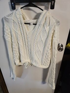 NWOT AEROPOSTALE WHITE CROP SWEATER HOODIE SZ M